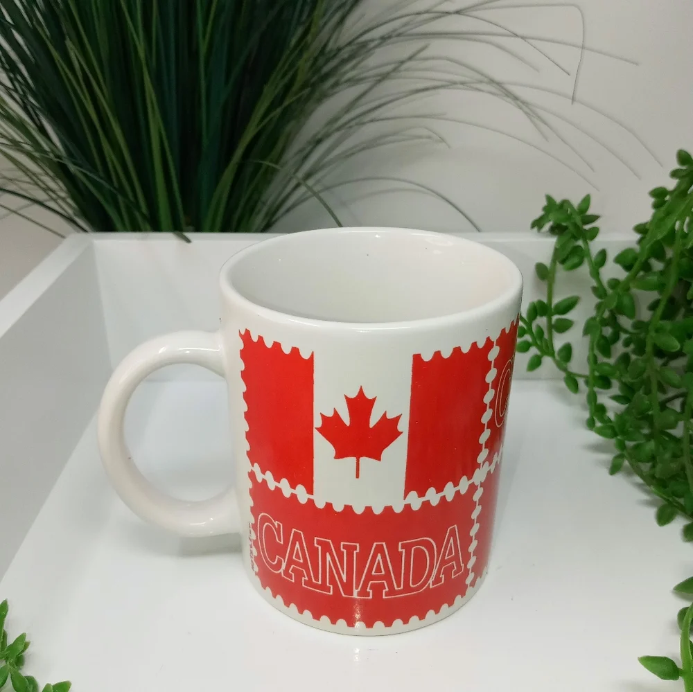 Canada Maple Leaf Mug - Picture 4 of 4